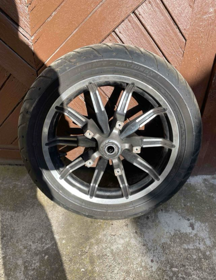 Front wheel with tire